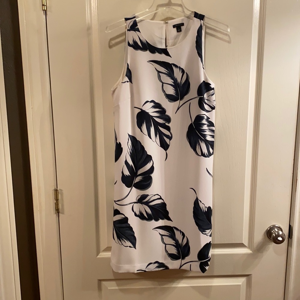 Sleeveless tropical dress